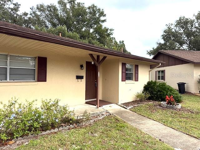 view of front of property with a front yard