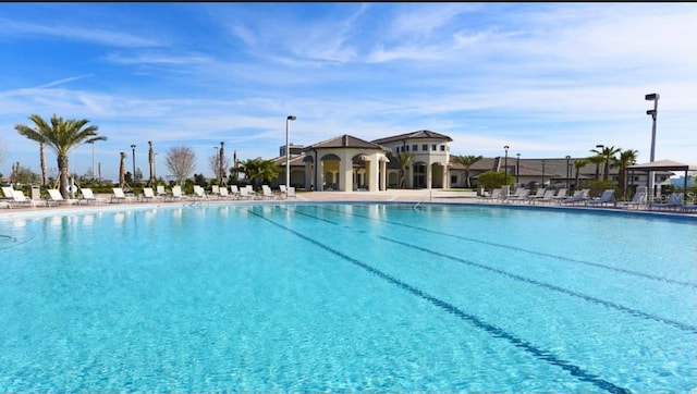 view of swimming pool