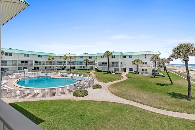 view of swimming pool featuring a lawn