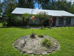 view of front of home featuring a front lawn