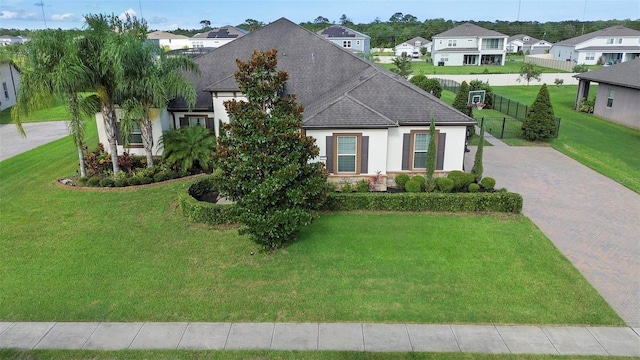 view of front facade featuring a front lawn