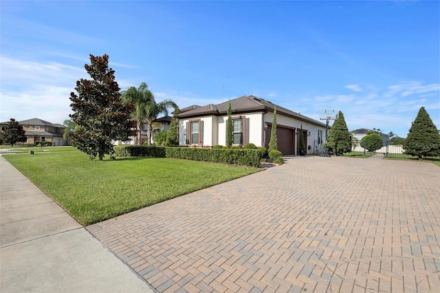 view of front facade featuring a front yard and a garage