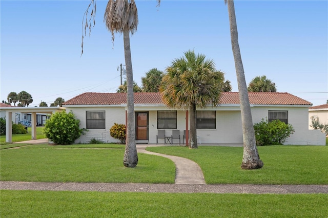 view of front of home featuring a front lawn