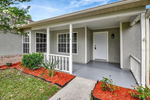 property entrance featuring a porch