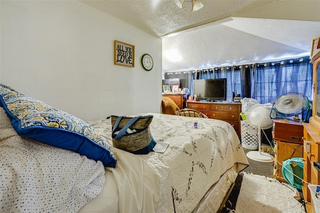 432 Marion St, Daytona Beach, FL 32114 - bedroom featuring carpet and a textured ceiling