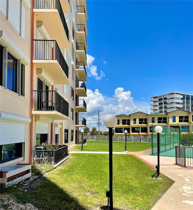 view of property's community featuring a lawn