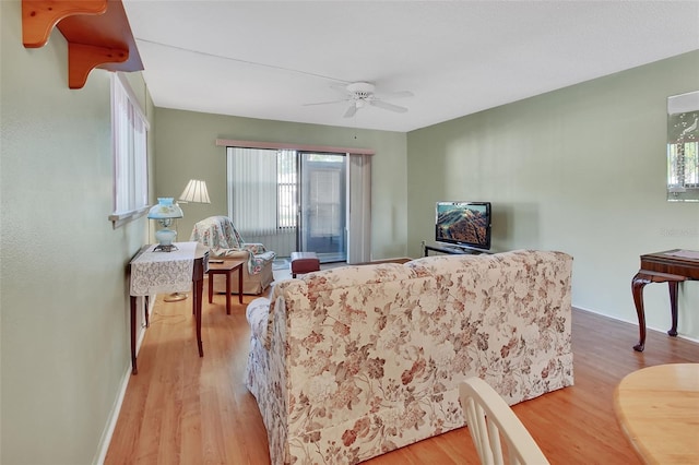 living room featuring light hardwood / wood-style floors and ceiling fan