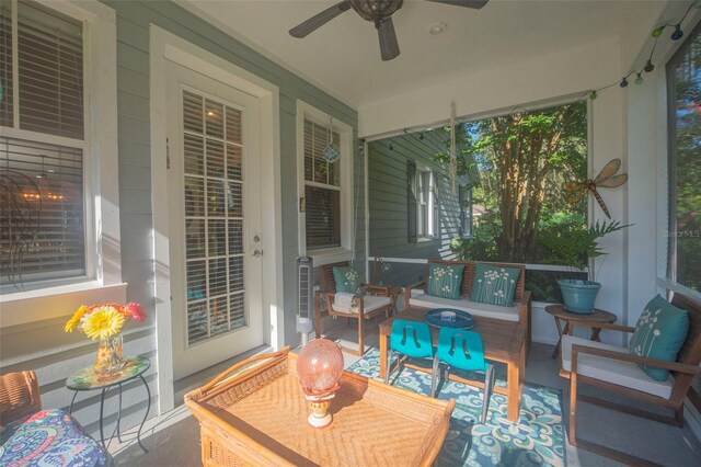 sunroom with ceiling fan