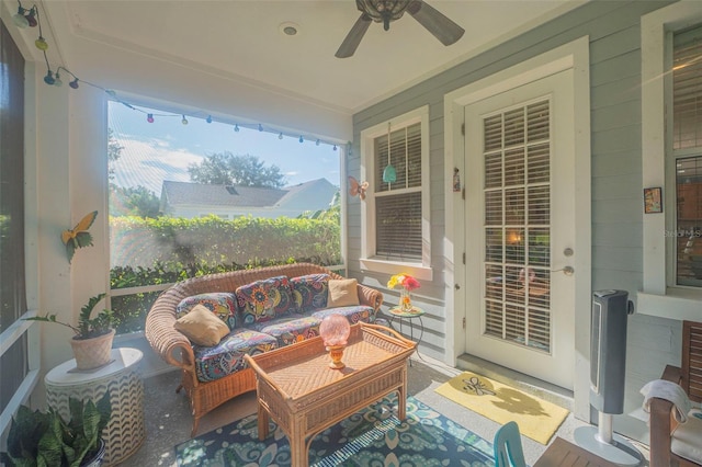 sunroom with ceiling fan