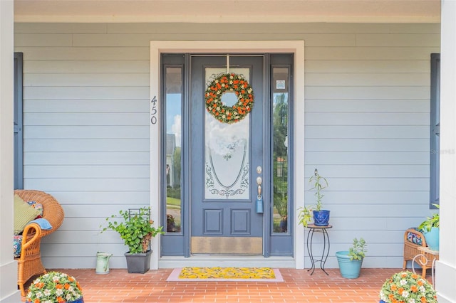 entrance to property featuring covered porch