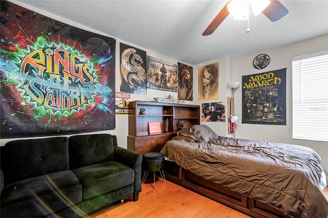 bedroom featuring a textured ceiling, hardwood / wood-style flooring, and ceiling fan