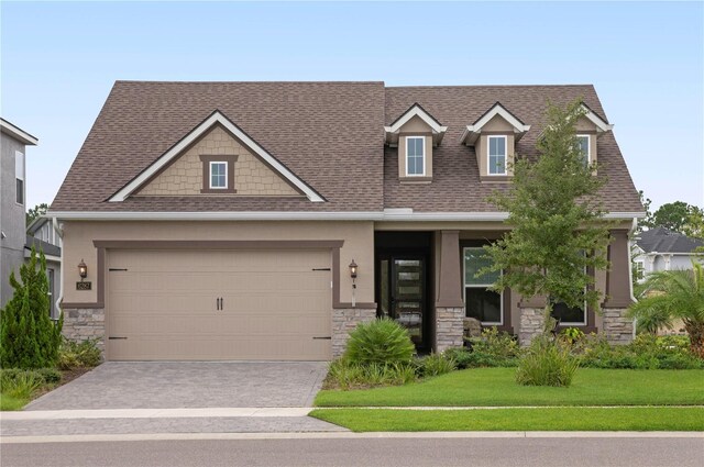 view of front facade with a garage and a front yard