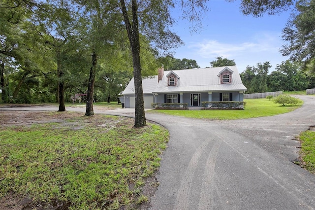 view of front of property with a front lawn