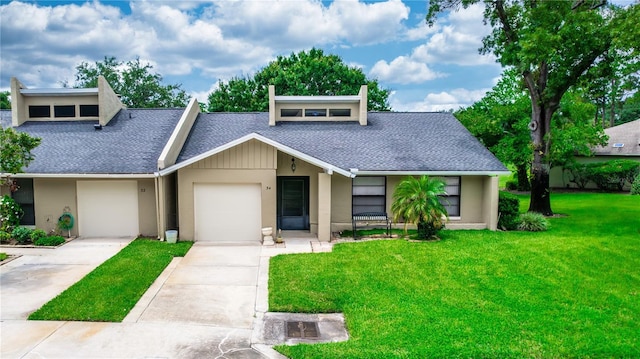 view of front facade featuring a garage and a front yard