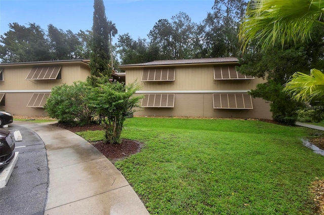 view of front of property with a front lawn