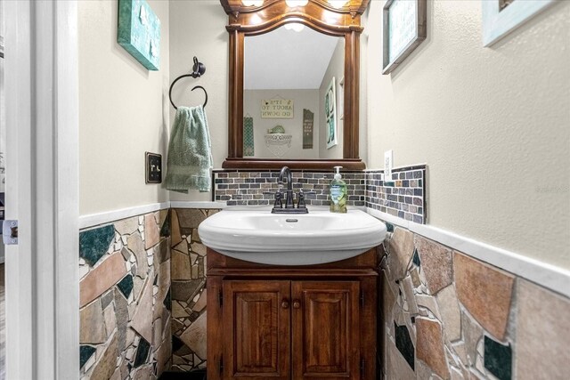 bathroom featuring vanity and decorative backsplash