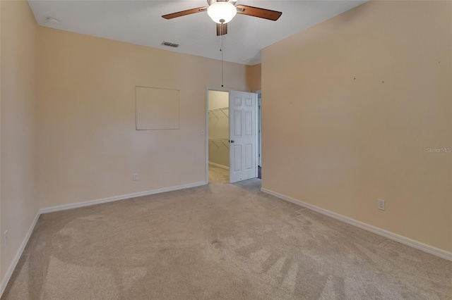 carpeted empty room featuring ceiling fan