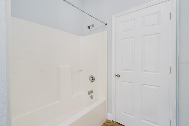 bathroom with washtub / shower combination