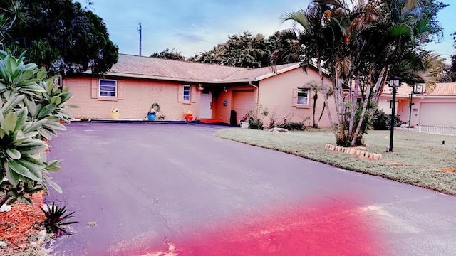 view of front facade with a garage