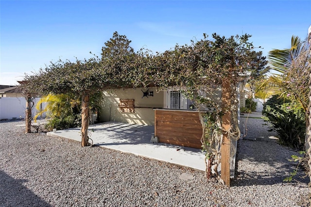 view of front of house with fence and stucco siding