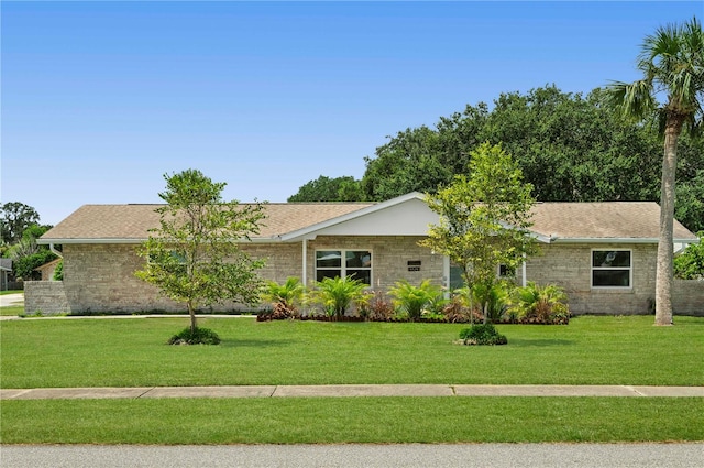 single story home featuring a front lawn