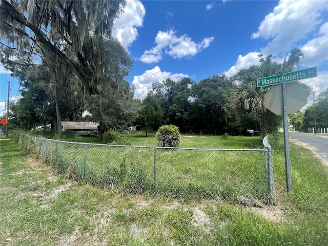 Listing photo 2 for 200 S Massachusetts Ave, Deland FL 32724