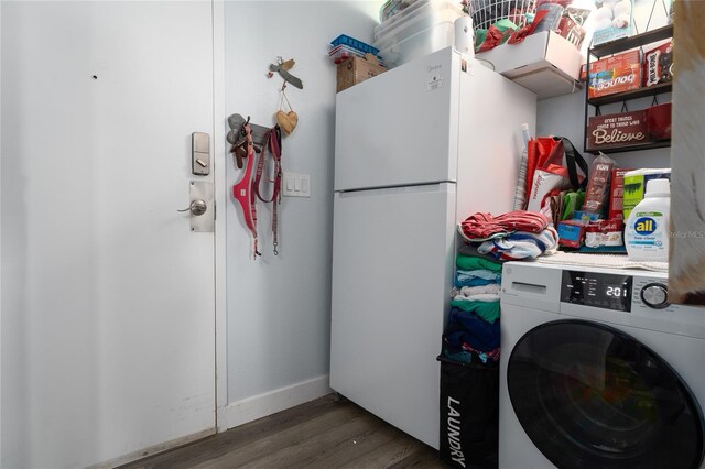 laundry area featuring baseboards, washer / clothes dryer, laundry area, and wood finished floors