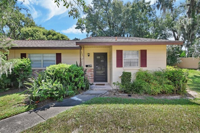 view of front of house with a front yard