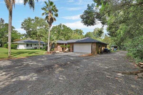 view of front facade with a garage and a front yard