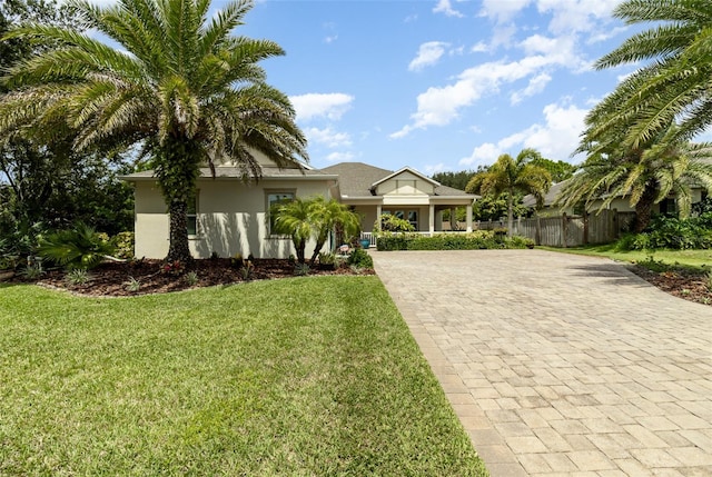 view of front of home featuring a front lawn