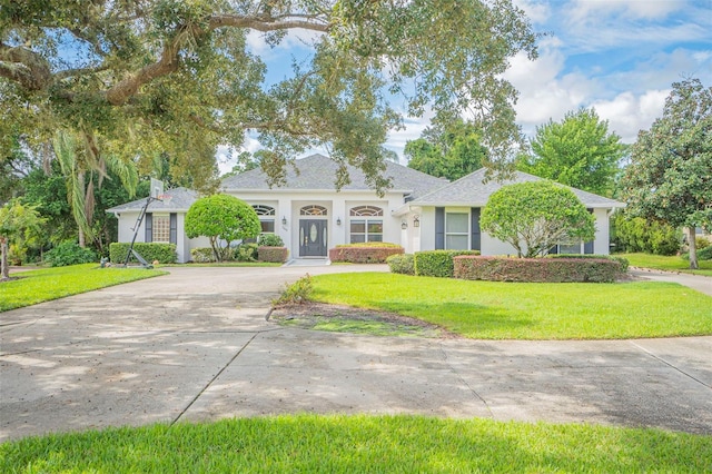 single story home with a front yard