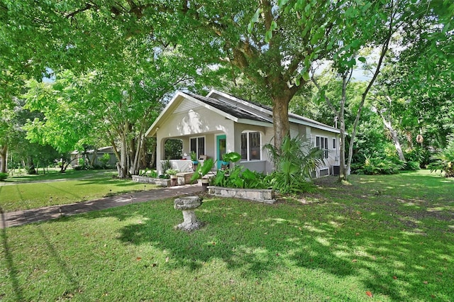 ranch-style home with a front lawn