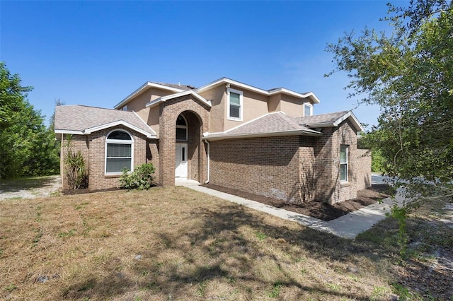 view of front facade with a front yard