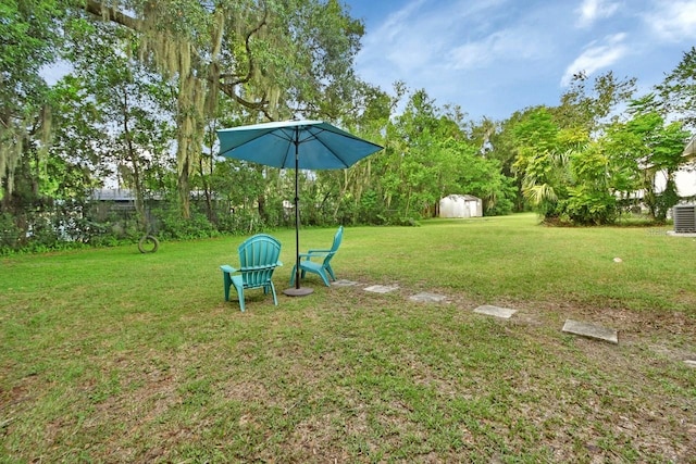 view of yard with a shed