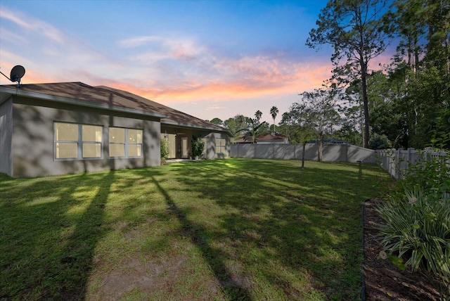 view of yard at dusk