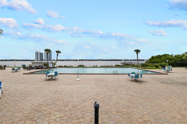 view of swimming pool featuring a water view