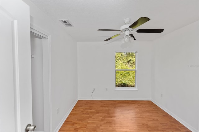 unfurnished room with light wood-type flooring and ceiling fan