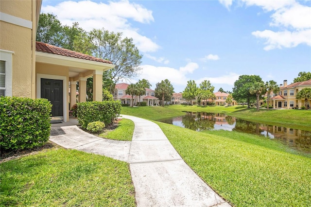 view of yard featuring a water view