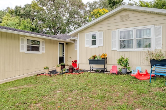 exterior space featuring a front yard