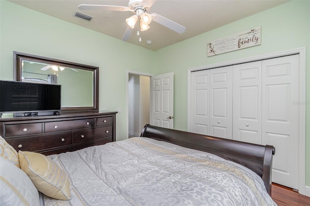 929 Hialeah St, Rockledge, FL 32955 - bedroom featuring wood finished floors, visible vents, a closet, a textured ceiling, and ceiling fan