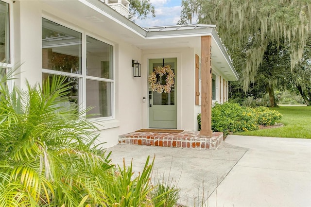 property entrance featuring a patio