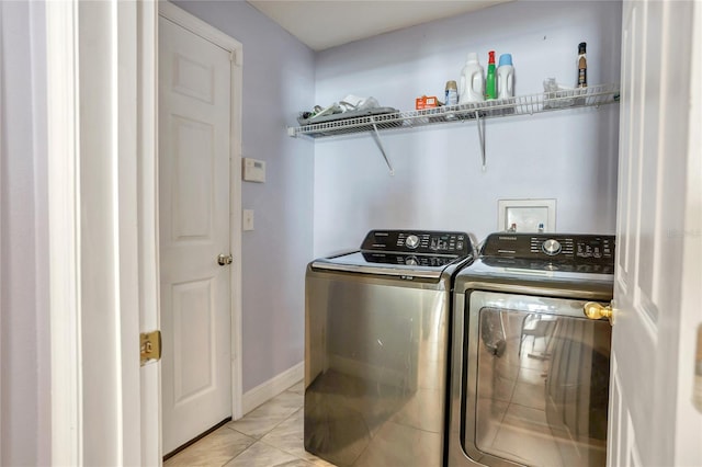 washroom featuring light tile patterned floors and independent washer and dryer