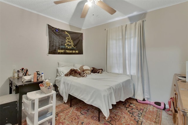 bedroom with a textured ceiling, carpet flooring, and ceiling fan