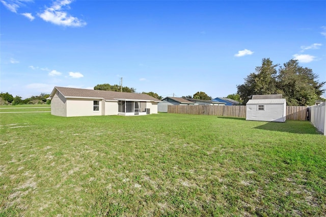 view of yard featuring a storage shed