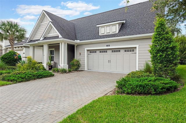 view of front facade with a garage