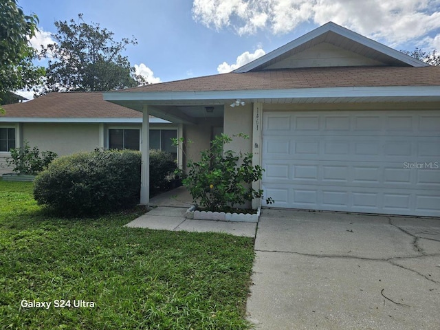 1461 N Felton St, Deltona, FL 32725 - ranch-style house featuring stucco siding, an attached garage, roof with shingles, a front yard, and concrete driveway