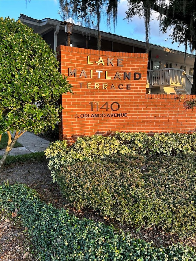 view of community / neighborhood sign