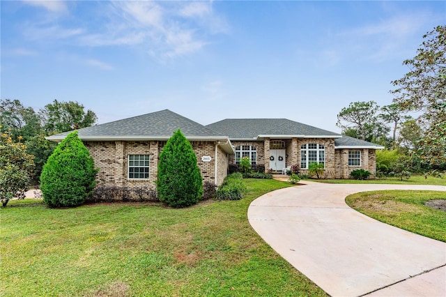 view of front of house with a front lawn