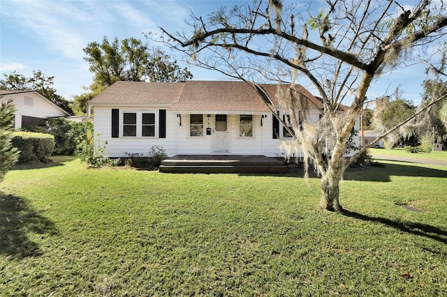 view of front facade featuring a wooden deck and a front lawn