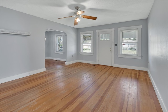 entrance foyer featuring light hardwood / wood-style floors and ceiling fan